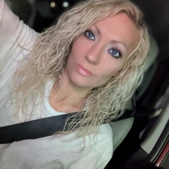 Meet your Posher, Jessica - Picture 1 of 1